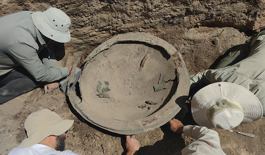 Ayanis Kalesi'nde 2.700 Yıllık Üç Bronz Kalkan Keşfedildi