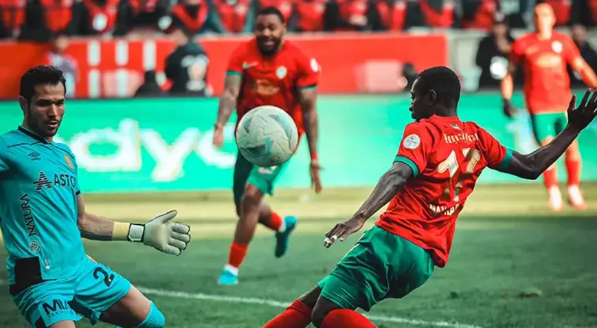 Bu nedenle, ilgili paylaşımlar hakkında yasal haklarımız kapsamında şikayetçi olduğumuzu kamuoyuna saygıyla duyururuz. Toplum barışını ve sporun birleştirici ruhunu her zaman savunan bir kulüp olarak, nefret söylemi ve ayrıştırıcı ifadelerin karşısında durmaya devam edeceğimizi vurgulamak isteriz.’