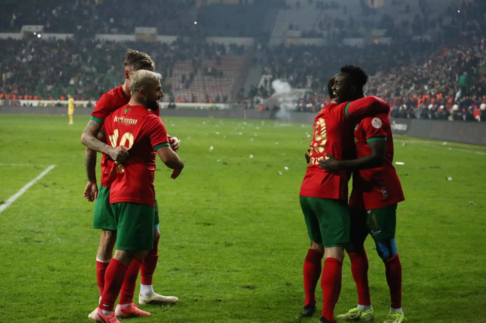 Amedspor Yönetim Kurulu imzasıyla resmi X hesabından yapılan paylaşımda şu ifadelere yer verildi: ‘Kulübümüz, Ankaragücü karşılaşmasının ardından, Zafer Partisi Genel Başkanı Ümit Özdağ tarafından X (Twitter) ve Instagram platformları üzerinden yapılan paylaşım ve açıklamalarla ilgili gerekli adımları atmıştır.