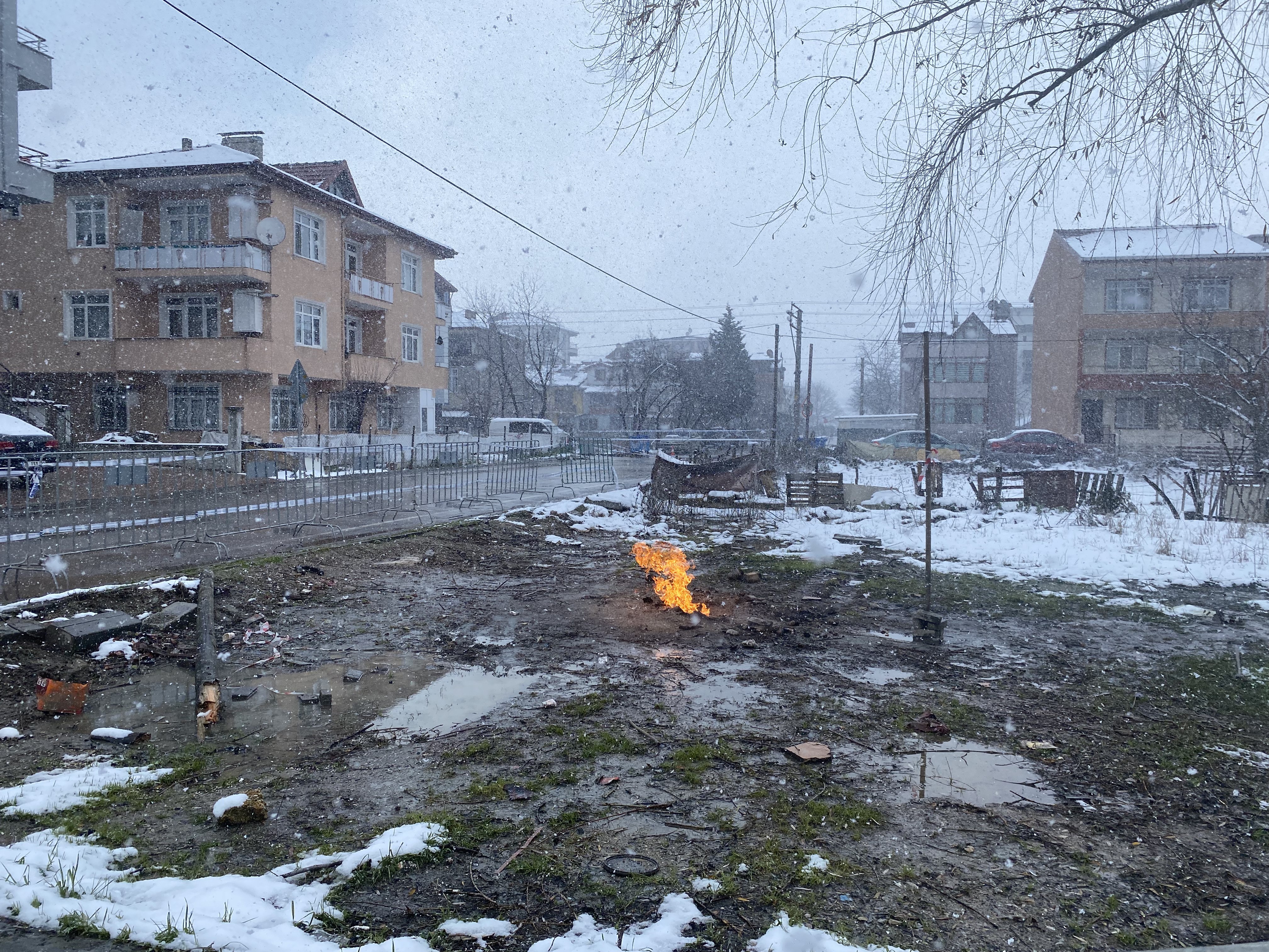 kocaelı'nın kartepe ılcesındekı metan gazı 5 gundur yanıyor