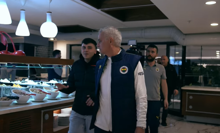 fenerbahce takım otobüsü taraftar jose mourınho