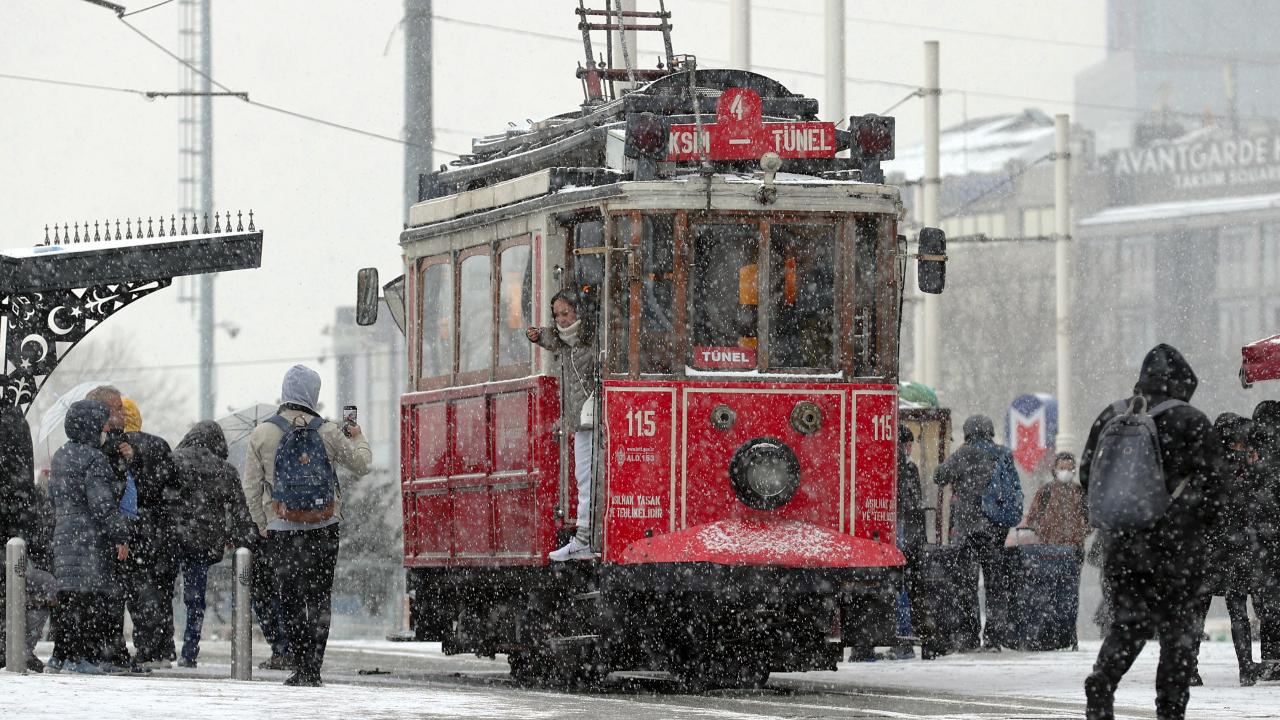 Istanbul'da 21 subatta okullar tatıl edıldı