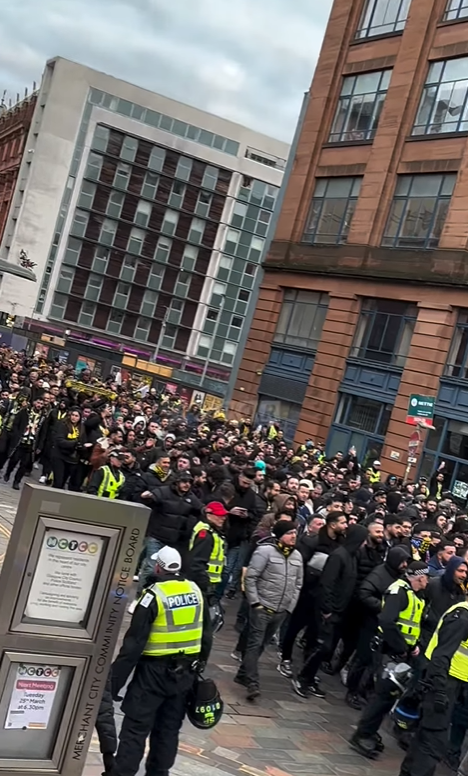 fenerbahce taraftarı glasgowda