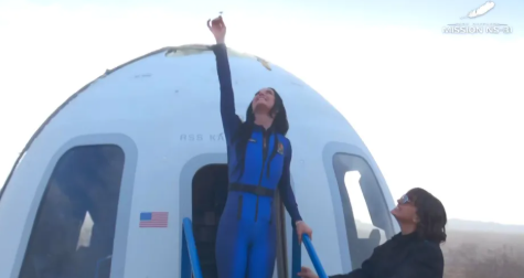 Katy Perry Uzay yolculugunun ardından dunyaya dondu