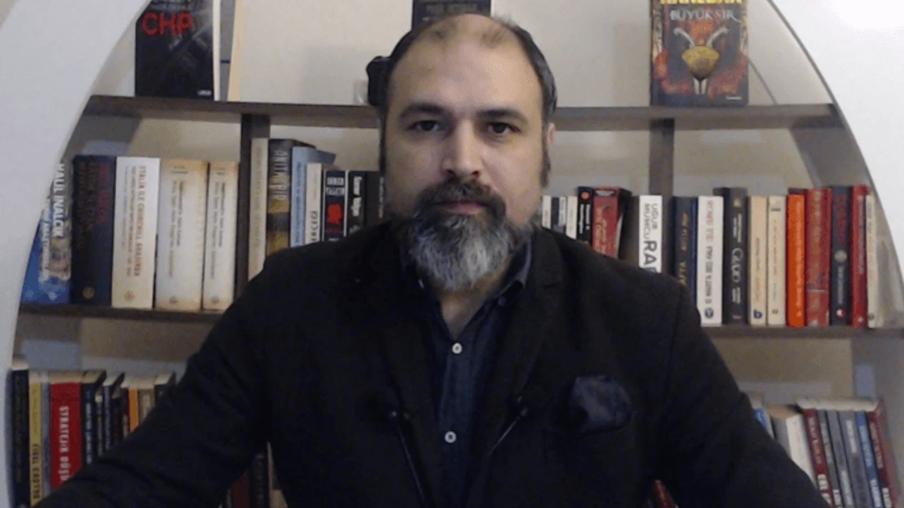 Ancak tartışmaya dahil olan bir diğer isim ise gazeteci Celal Eren Çelik oldu. Çelik, yaptığı paylaşımda Nevşin Mengü hakkında şu ifadeleri kullandı: "Rahmetli Şahin Mengü ölmeden yaklaşık 1 ay önce Ankara’daki ofisine beni davet etmiş ve o dönem Kemal Anadol ile birlikte başlatacakları “9 Eylül Hareketi” isimli parti içi Kemalist-Atatürkçü muhalefet hareketine beni ve başında olduğum DİP DALGA HAREKETİ’ni de @DipDalgaHareket davet etmişti.