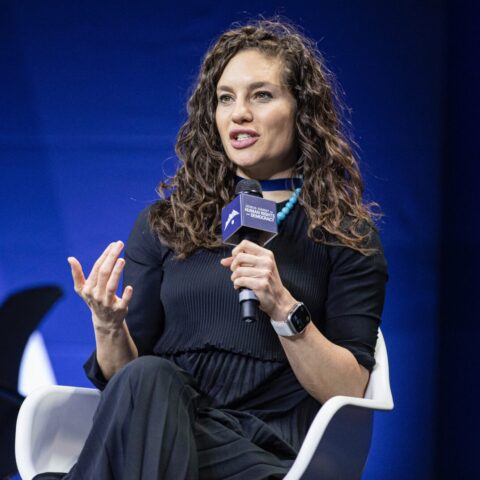 İkincisi uzunca bir süredir de ofisine gitmiyordu. Hayatta olmayan, vefat etmiş biri üzerinden bu yalanları sıralamak, insanlara iftiralar atmak için etikle ipleri atmış olmak gerekiyor. Yaptığım haber doğru. Zaten doğru olduğu için böyle çirkin bir karalama kampanyasına maruz kalıyorum Yeter artık. Terbiyesizler…” ifadelerini kullandı.