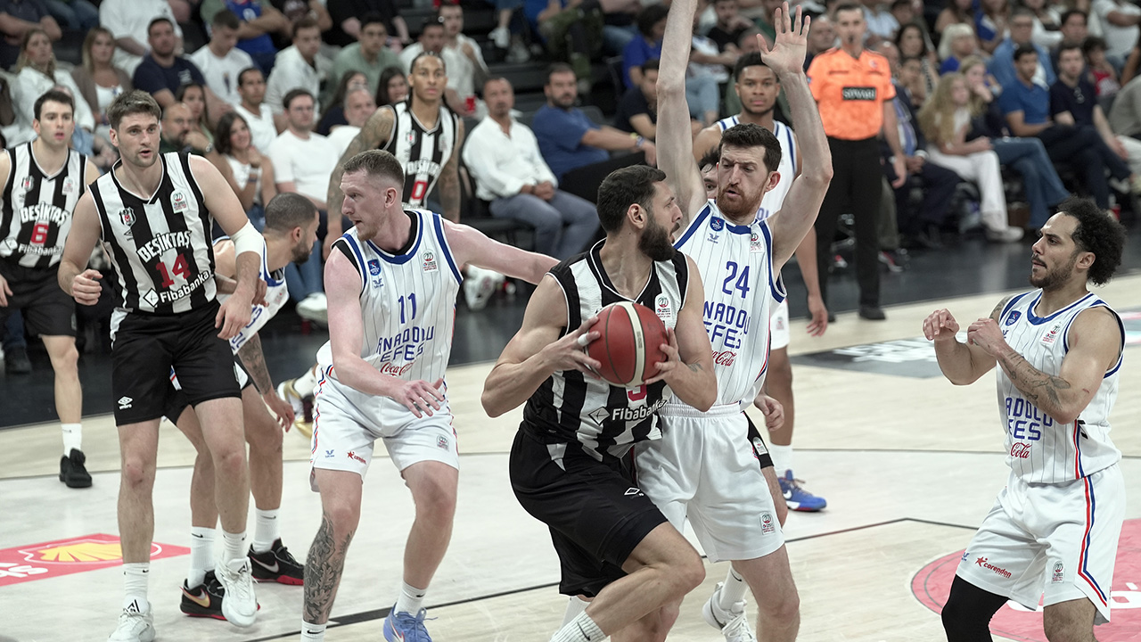 Beşiktaş'tan kritik galibiyet: Seriyi son maça taşıdılar