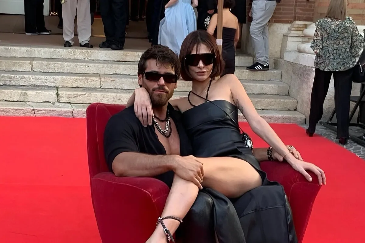 Can Yaman Global Series Festival 2025E Yeni Sevgilisi Dj Sara Bluma Ile Katildi-1