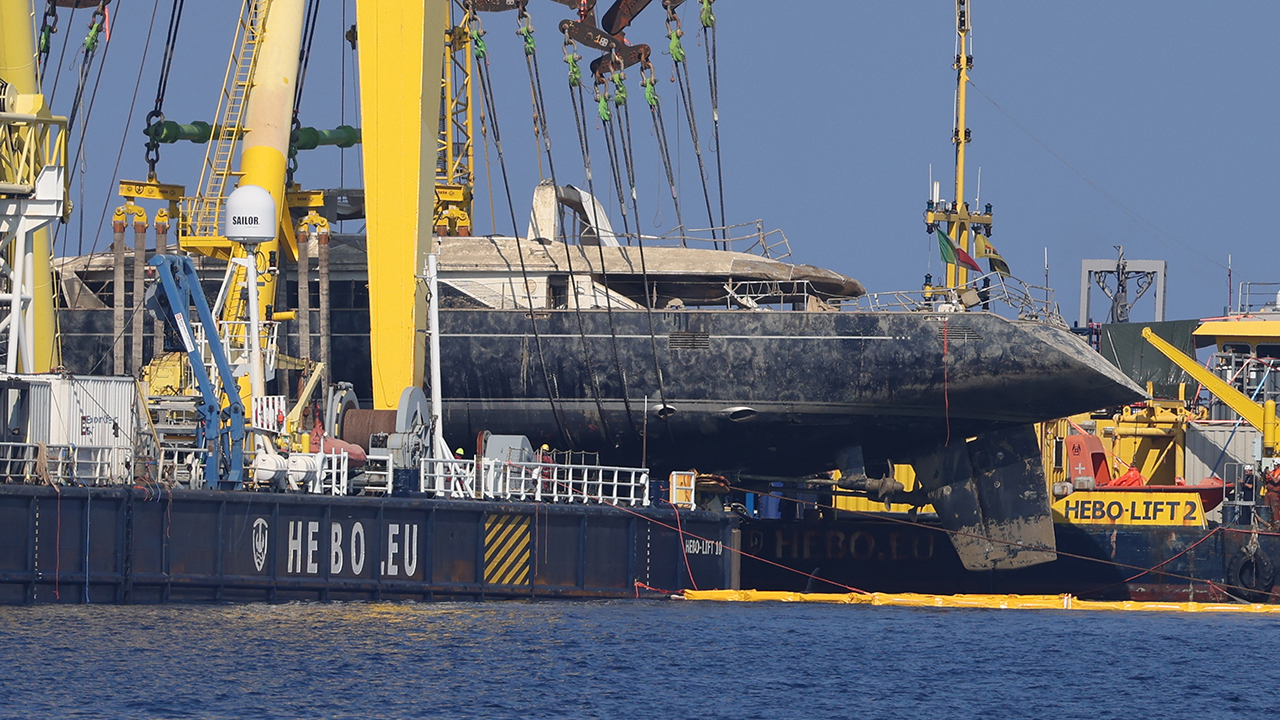 Lüks yatın enkazı denizden çıkarıldı: Kazada İngiliz milyarder de ölmüştü