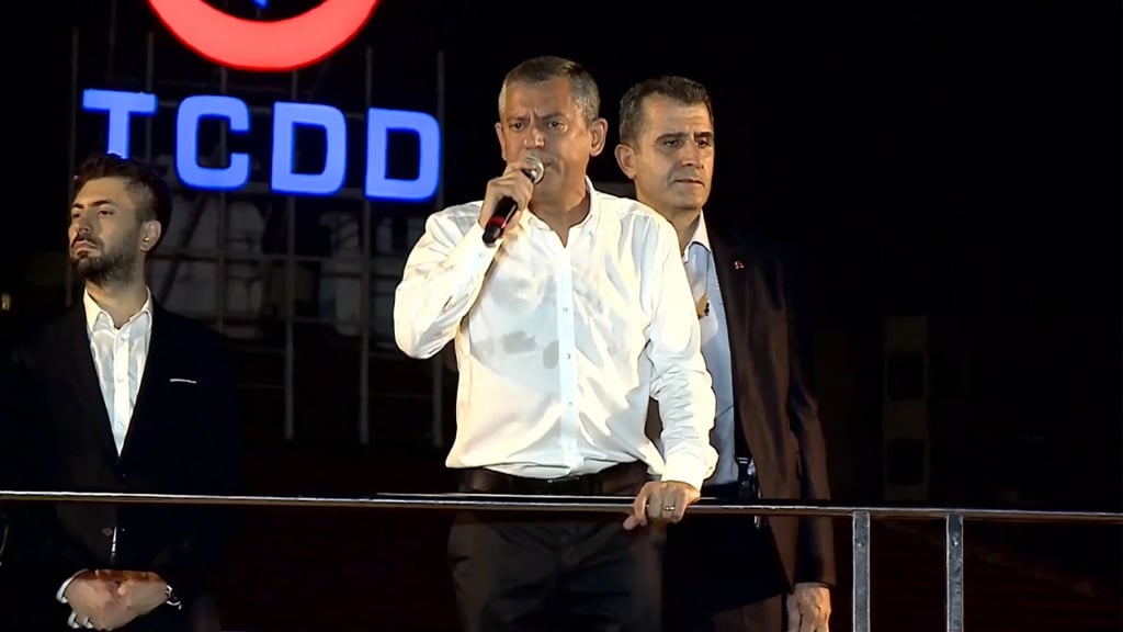 Adana Sel Oldu Iradesine Sahip Cikmak Icin Meydani Doldurdu 4