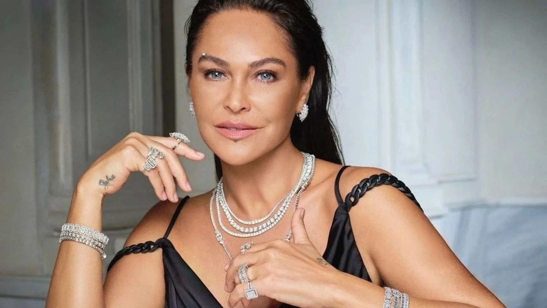 Hulya Avsar Ilk Askina Dair Samimi Aciklamalarda Bulundu