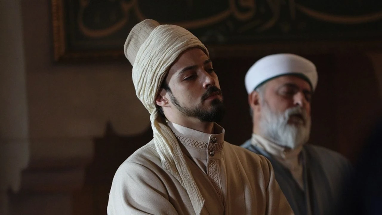 1356 Kizil Goncalar Cuneyd Efendi Aslen Nereli Memleketini Duyanlar Saskina Dondu