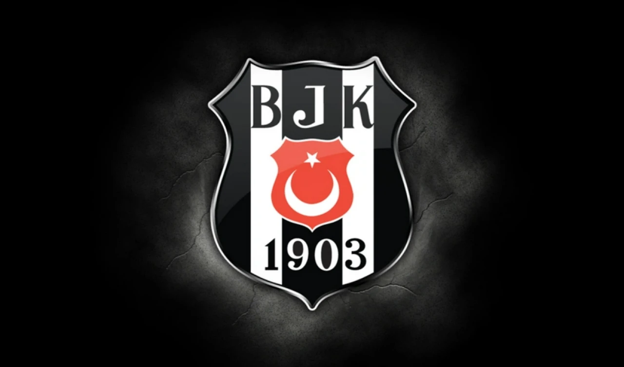 İbrahim Hacıosmanoğlu'nun başkanlığındaki Türkiye Futbol Federasyonu'nun yapmış olduğu çalışmanın çok kıymetli ve temiz futbol için bir milat olduğuna inanıyoruz.
Federasyondan bahis hesabı bulunan ve hesaplarını aktif olarak kullanan hakemleri, bu hakemlerin bahis oynadığı maçları ve ne tür bahisler oynandığını şeffaf bir şekilde kamuoyuyla paylaşmalarını talep ediyoruz.