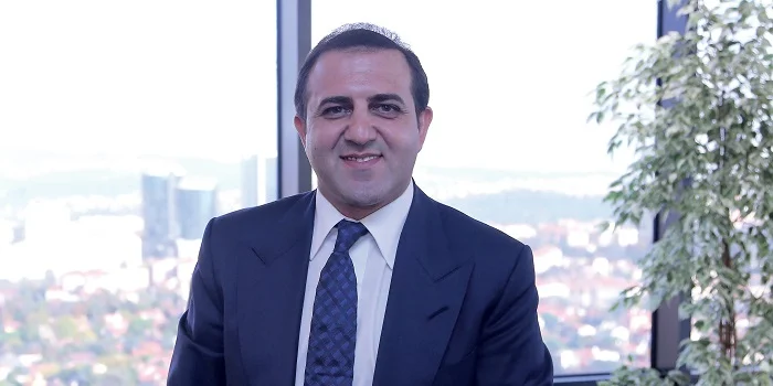“LİVERPOOL VE AVRUPA DEVLERİ TRİBÜNLERİ KONUŞUYOR”
Kavukcu, Galatasaray taraftarının dünya çapında yarattığı atmosferin diğer kulüplerin dikkatini çektiğini söyledi: