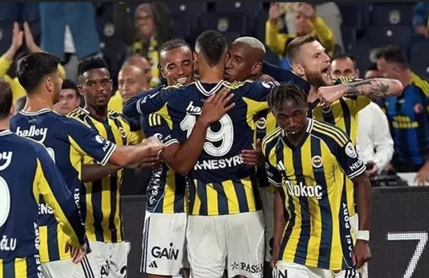 Fenerbahçe’ye 'Tadic’le, Dzeko’yla nasıl şampiyon olmaz?' diyorsunuz ama diğer taraftan da yetmemiş gibi, bir de uzaydan başka bir adam geliyor Osimhen diye. Hakikaten dünya futbolunda çok özel bir hedef santrfor.