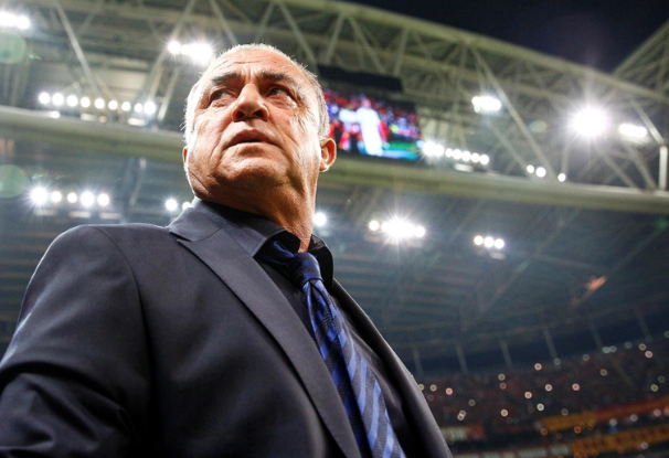 Yaşar Kemal, Halil Umut, Cüneyt Çakır, Mete Kalkavan gibi her maçımızda aleyhimizde karar verenlerin hepsi ertesi hafta maç alıyorlar. Bu arada, bir futbol paydaşı ve Galatasaray teknik direktörü olarak soruyorum.