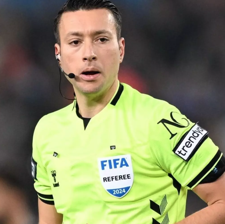 Emre Bol, "Zorbay Küçük bu işte adeta bir marka. Tazminat avcısı, servet avcısı diyebiliriz. Hakaret davalarında hakemlik camiasında bir marka, bir lider olduğunu Tahir Kum ortaya çıkardı. " diye konuştu.