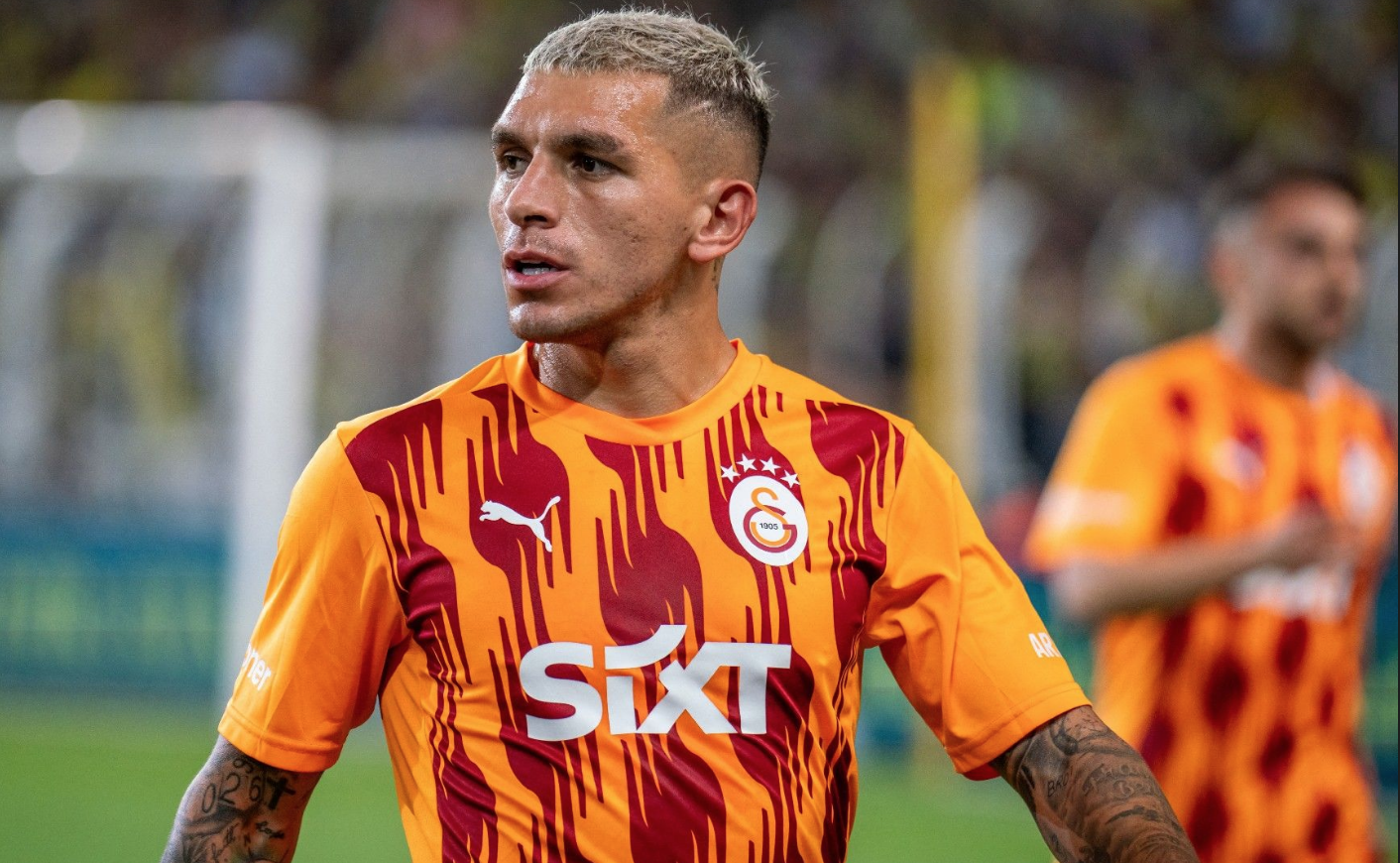 Lucas Torreira'nın erkenden dönmesine çok şaşırdım. Babasının rahatsızlığı vardı, izni vardı ama erken döndü. Tebrik ediyorum.