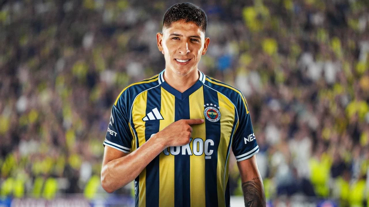 Ancak maçın önüne geçen an, Bilal El Khannouss’un Edson Alvarez’e yaptığı acımasız faul oldu. Sert müdahale sonrası yerde kıvranan Alvarez uzun süre kalkamadı.