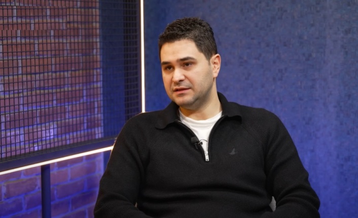 “Galatasaray’ın devre arası için iki tane net transfer bölgesi var. Biri sol stoper ama Abdülkerim Bardakcı’nın yerine değil, uzun vadeli yatırım olacak. Diğeri ise orta saha. Okan Buruk’un en çok istediği isim Club Brugge’den Onyedika.”