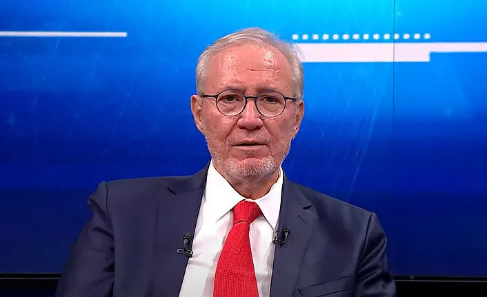 “Icardi, en büyük mutluluğu Galatasaray’da bulduğunu söyledi. Menajeri kendi çıkarları için açıklama yapmıştır ama Icardi’nin bunların altına imza atacağını düşünmüyorum. Galatasaray yönetimi Icardi ile sözleşme yenileyecektir ama bunun zamanı var.”