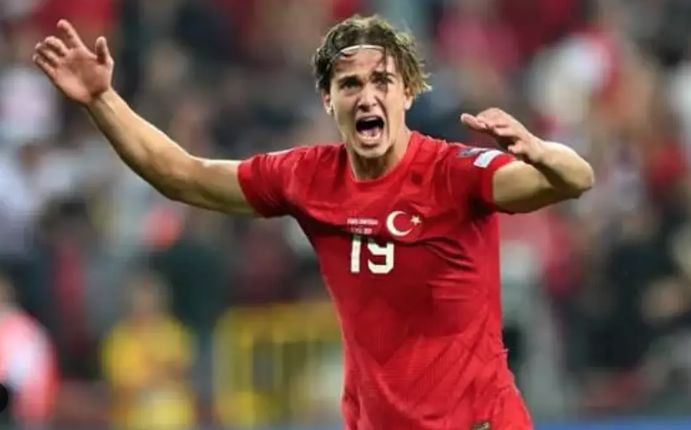 Bertuğ Yıldırım, bir dönem sosyal medya fenomeni Ala Tokel ile yaşadığı ilişkiyle sık sık magazin gündemine gelmişti. Aralarındaki yaş farkı ve evlilik iddiaları uzun süre konuşulmuş, hatta çiftin yüzük taktığı öne sürülmüştü.