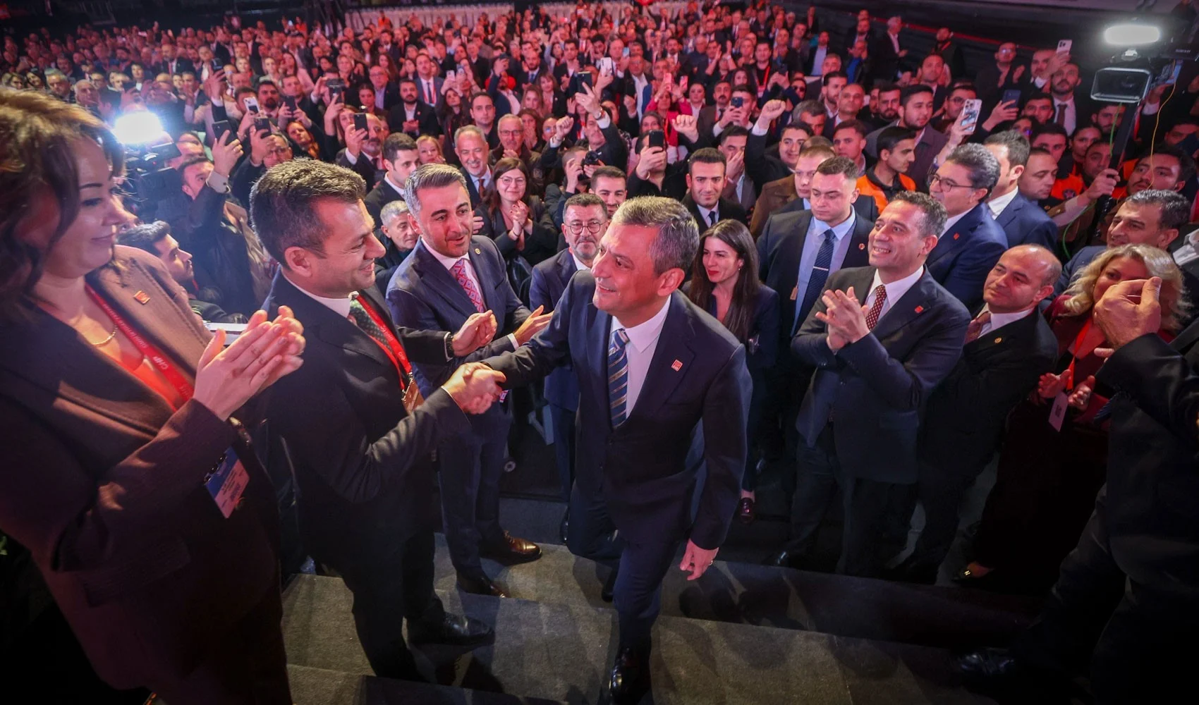 Kapak Ozgur Ozelin Anahtar Listesi Belli Oldu Pm Kadrosuna 31 Yeni Isim 363403