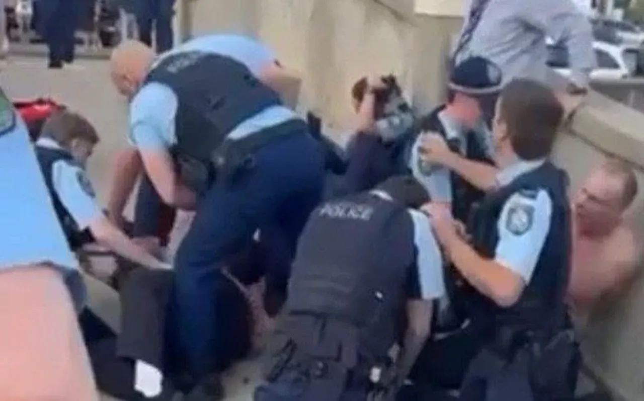 Avustralyada Silahli Saldiri Cok Sayida Yarali Var 1755438 202512141208 20251214120851 2