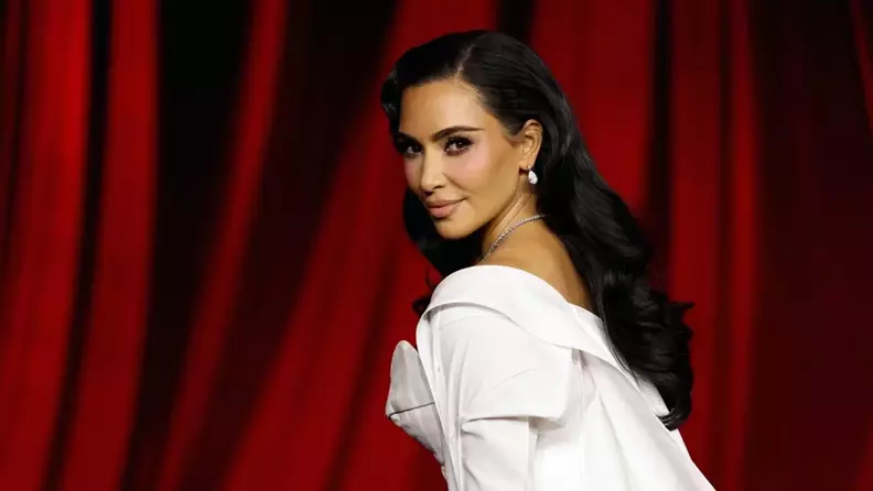 Kim Kardashian Kaslari Ic 420