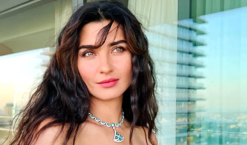 Tuba Büyüküstün'den Riyad'daki ödül töreninde sunucuya nazik ayar