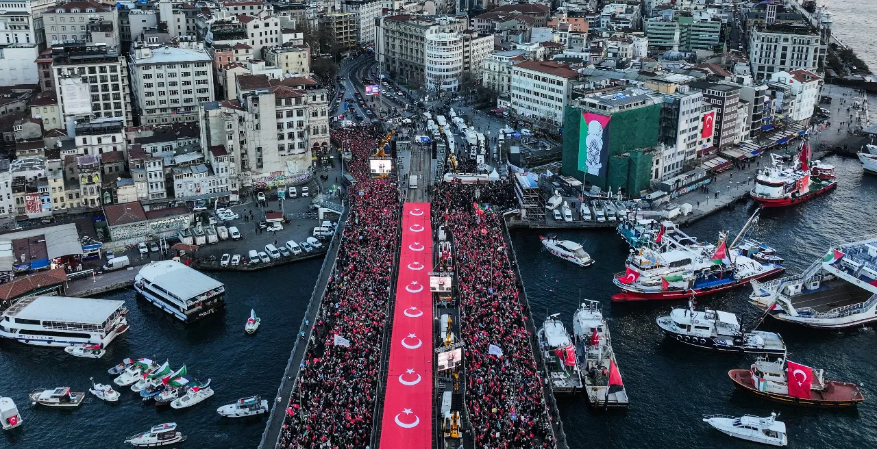 Yuz Binler Galatada Turkiye Gazze Icin Ayaklandi Tarihi Yuruyus Basladi 1760013 202601011007 Specific 1 20260101100743