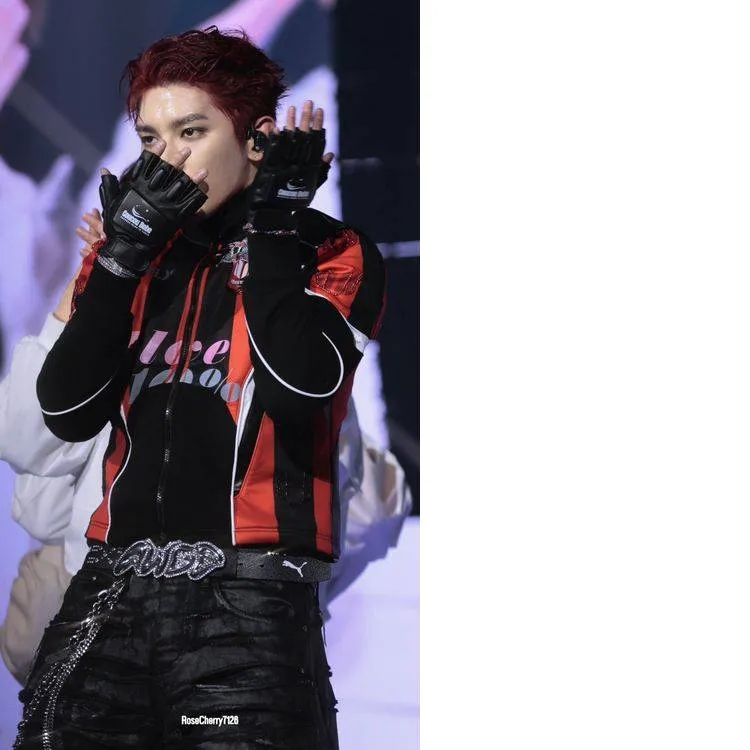 Dunyaca Unlu Rapci Usakspor Ceketiyle Sahneye Cikti 1 001