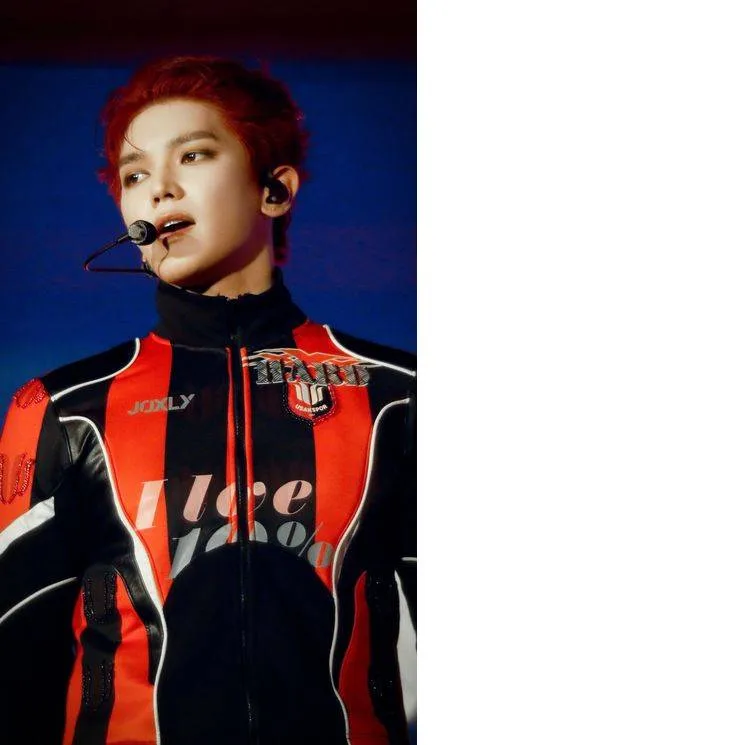 Dunyaca Unlu Rapci Usakspor Ceketiyle Sahneye Cikti 2 001