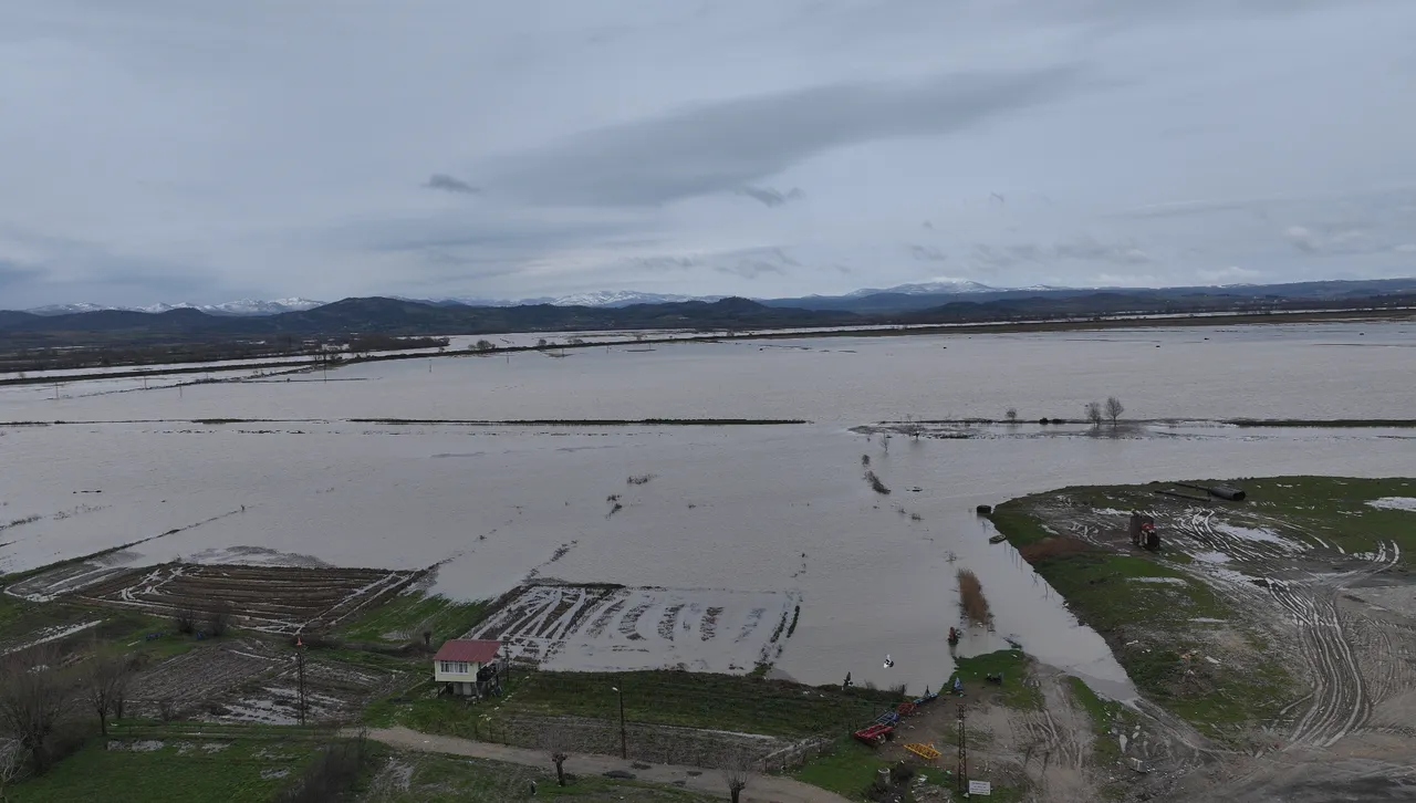 Edirnede Felaket Sonrasi Kabus Gibi Manzara Koyleri Arazileri Su Yuttu 1772577 Photogallery 20260222134556 6