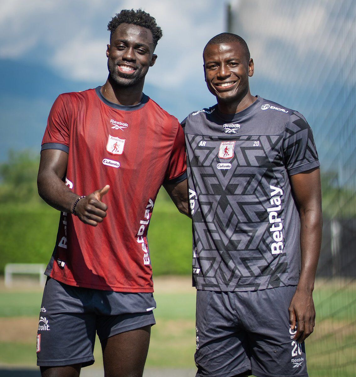 H Dy F G79 Xo A E3 Q W6