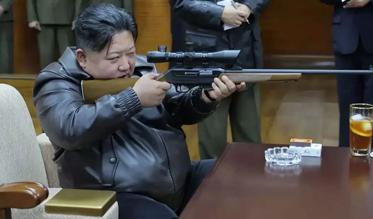 Kuzey Kore Lideri Kim Jong Un 13 Yasindaki Veliaht Kizinin Eline Silah Verdi Dunya O 3287673 202603121118 1