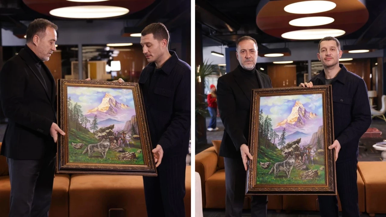 Uraz Kaygilarogluna Devlet Bahceliden Hediye Bozkurt Tablosu O7Jg