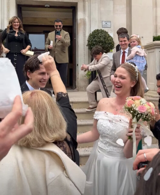 3874124 3Fe2D24Bc72553F803D4B16B09Add45E 640X640