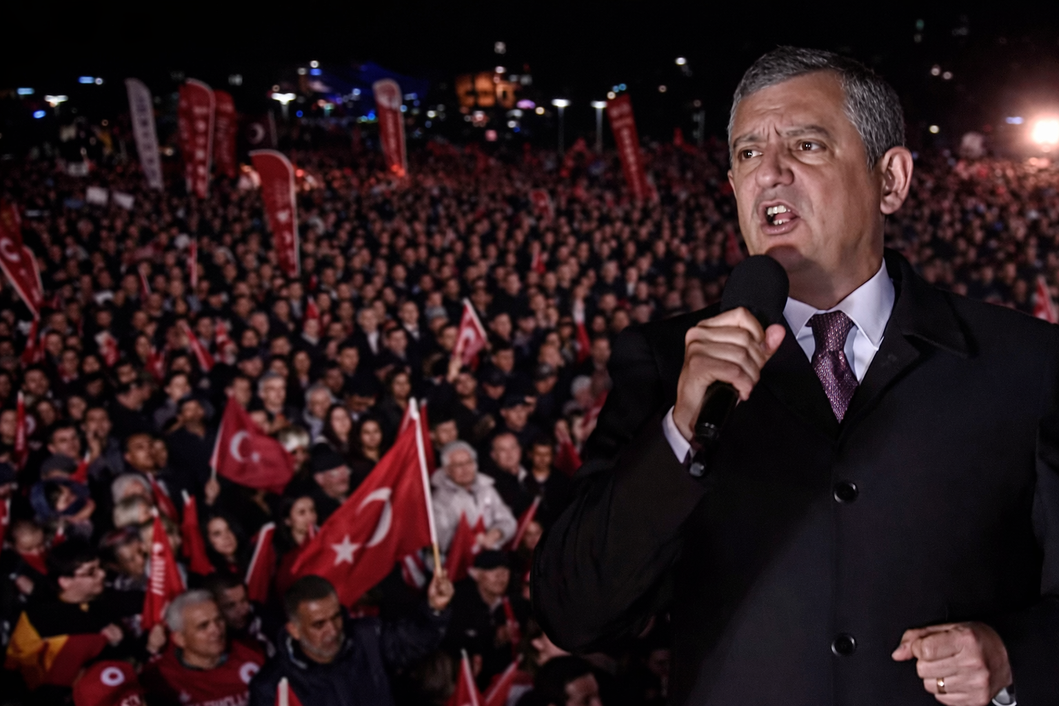 Özgür Özel Bursa'dan seslendi: 'Erdoğan’ın Rize’sine, Bahçeli’nin Osmaniye’sine…'