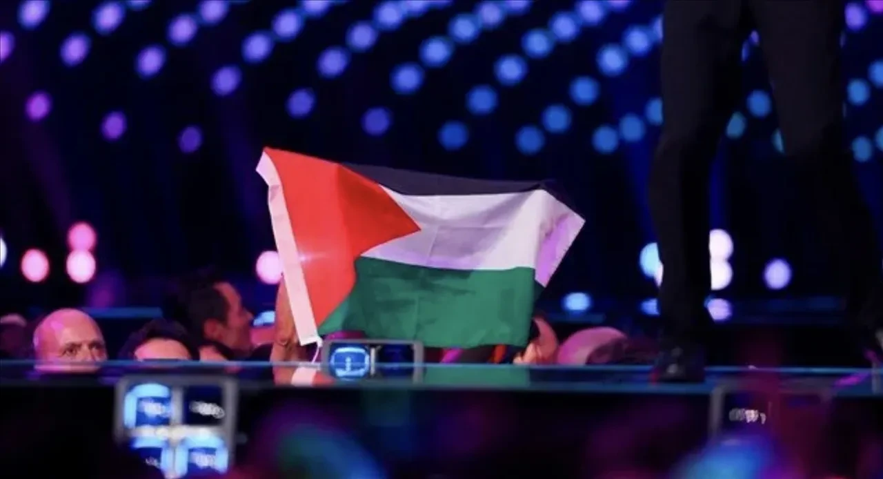 Eurovisionda Israil Protestosu Soykirimi Durdurun 3335098 202605130346 2