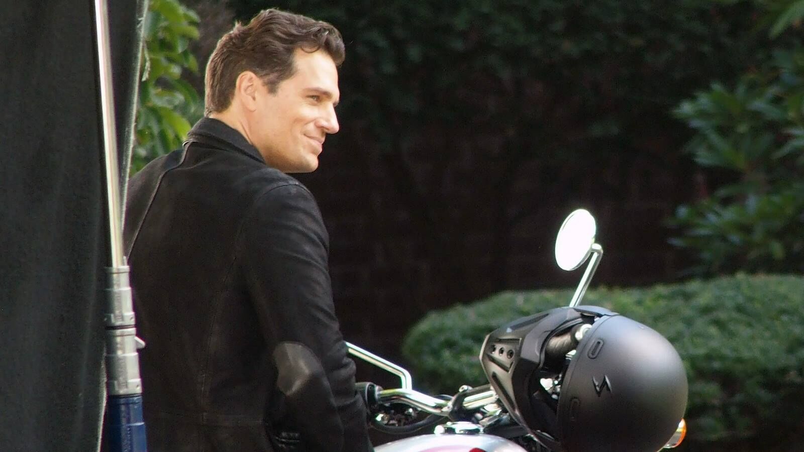 Henry Cavill Yeni Casusluk Filmi Ilk Goruntuler