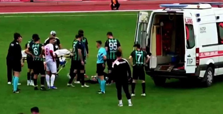Maçın son dakikalarında yere yığıldı! Kalp krizi geçirdi